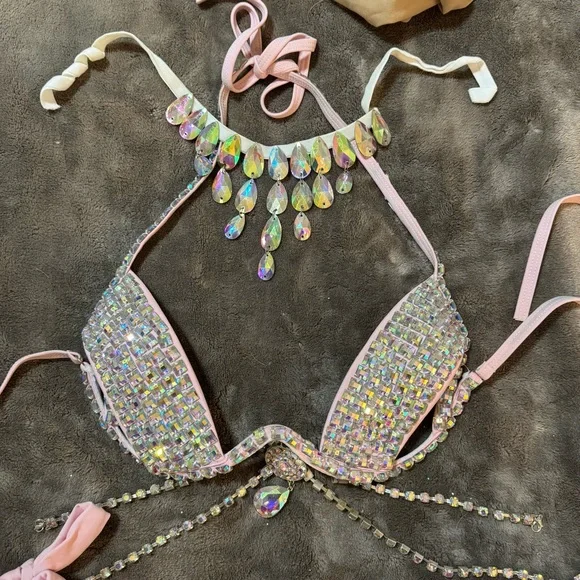 Lumi Shop pink rhinestone set - Picture 4 of 5